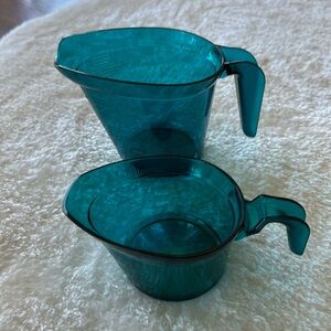 2 new Tupperware measuring cups